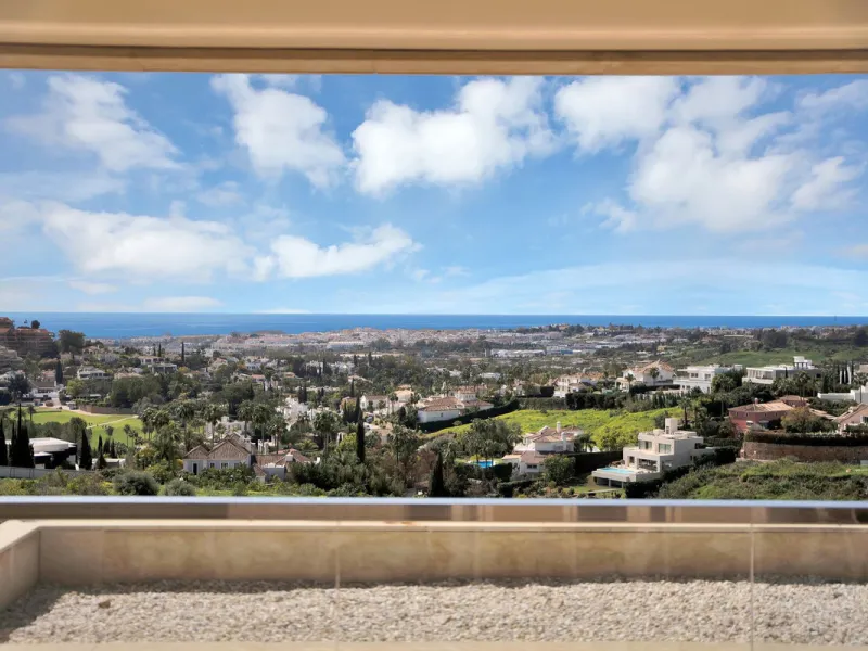 Stunning 3-Bedroom Apartment with Panoramic Views.