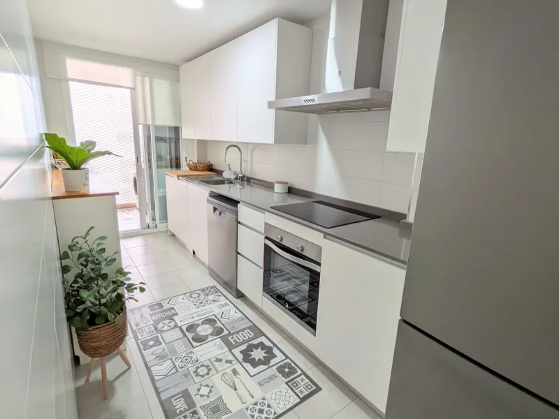 You are facing a great opportunity. Exclusive new-build duplex penthouse with solarium and panoramic views in the heart of Estepona