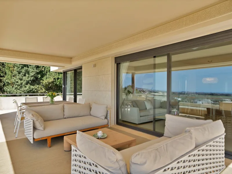 Stunning 3-Bedroom Apartment with Panoramic Views.