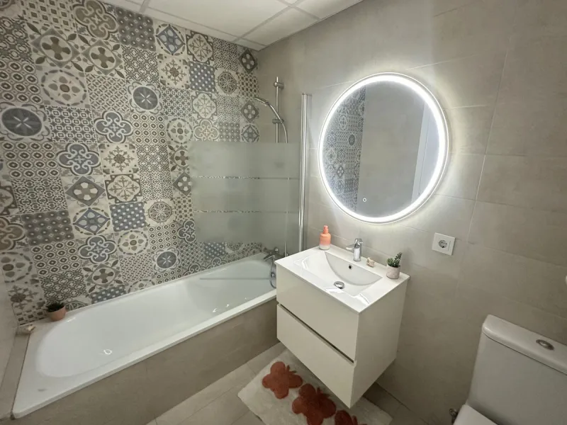 You are facing a great opportunity. Exclusive new-build duplex penthouse with solarium and panoramic views in the heart of Estepona