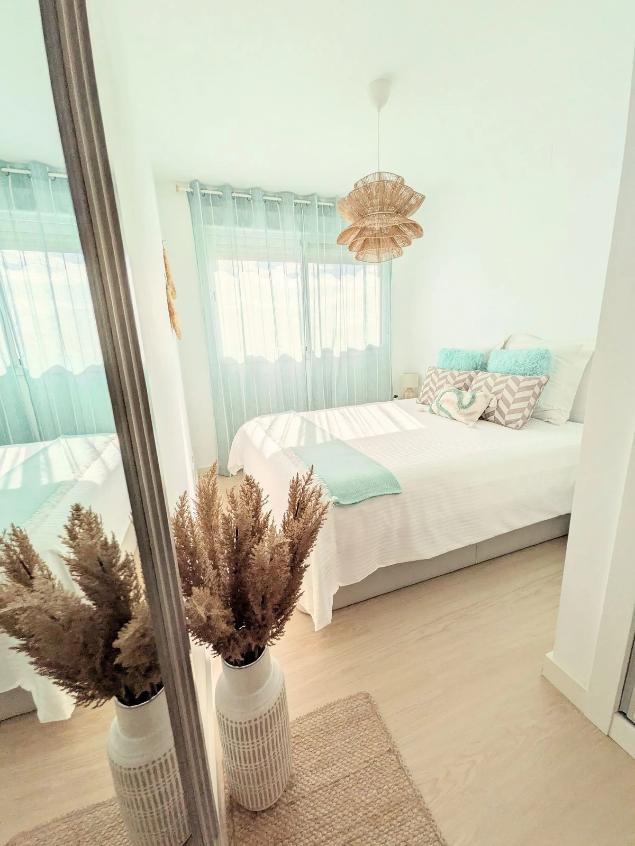 You are facing a great opportunity. Exclusive new-build duplex penthouse with solarium and panoramic views in the heart of Estepona