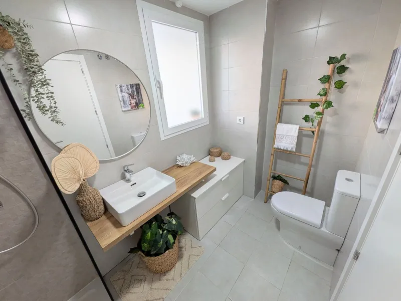 You are facing a great opportunity. Exclusive new-build duplex penthouse with solarium and panoramic views in the heart of Estepona