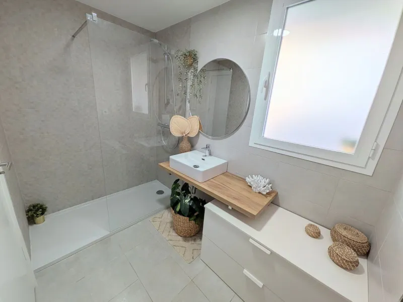 You are facing a great opportunity. Exclusive new-build duplex penthouse with solarium and panoramic views in the heart of Estepona