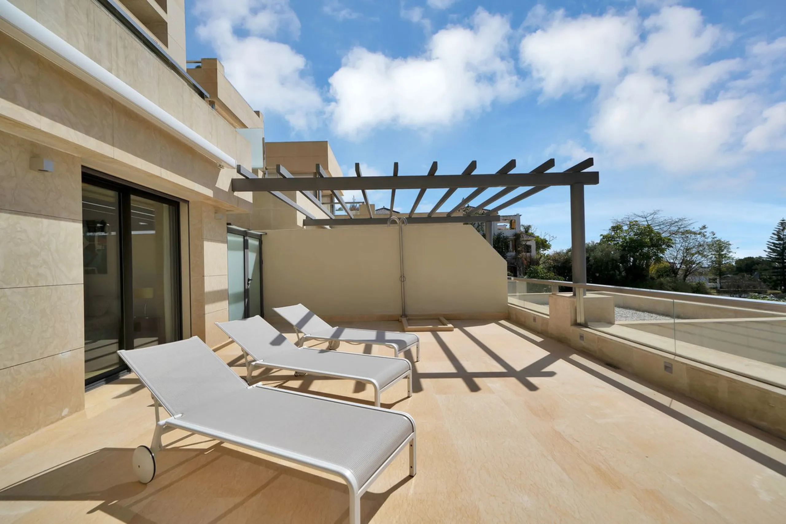 Stunning 3-Bedroom Apartment with Panoramic Views.
