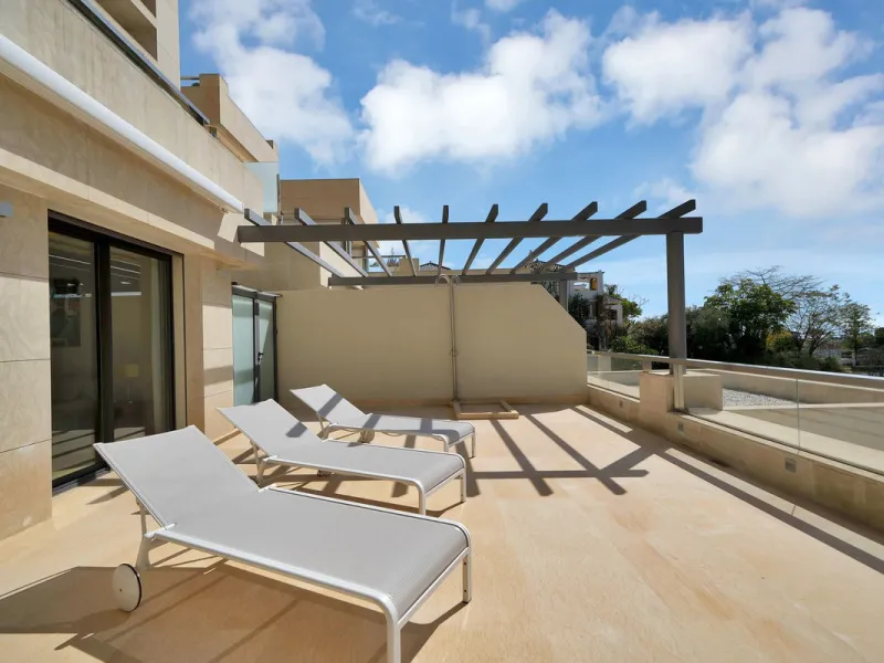Stunning 3-Bedroom Apartment with Panoramic Views.