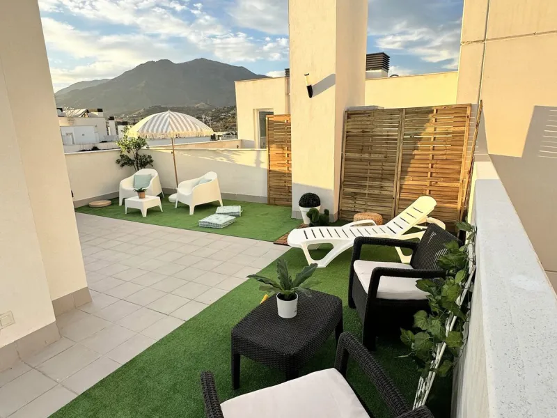 You are facing a great opportunity. Exclusive new-build duplex penthouse with solarium and panoramic views in the heart of Estepona