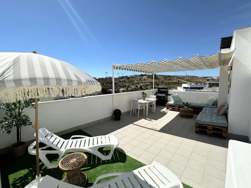 You are facing a great opportunity. Exclusive new-build duplex penthouse with solarium and panoramic views in the heart of Estepona