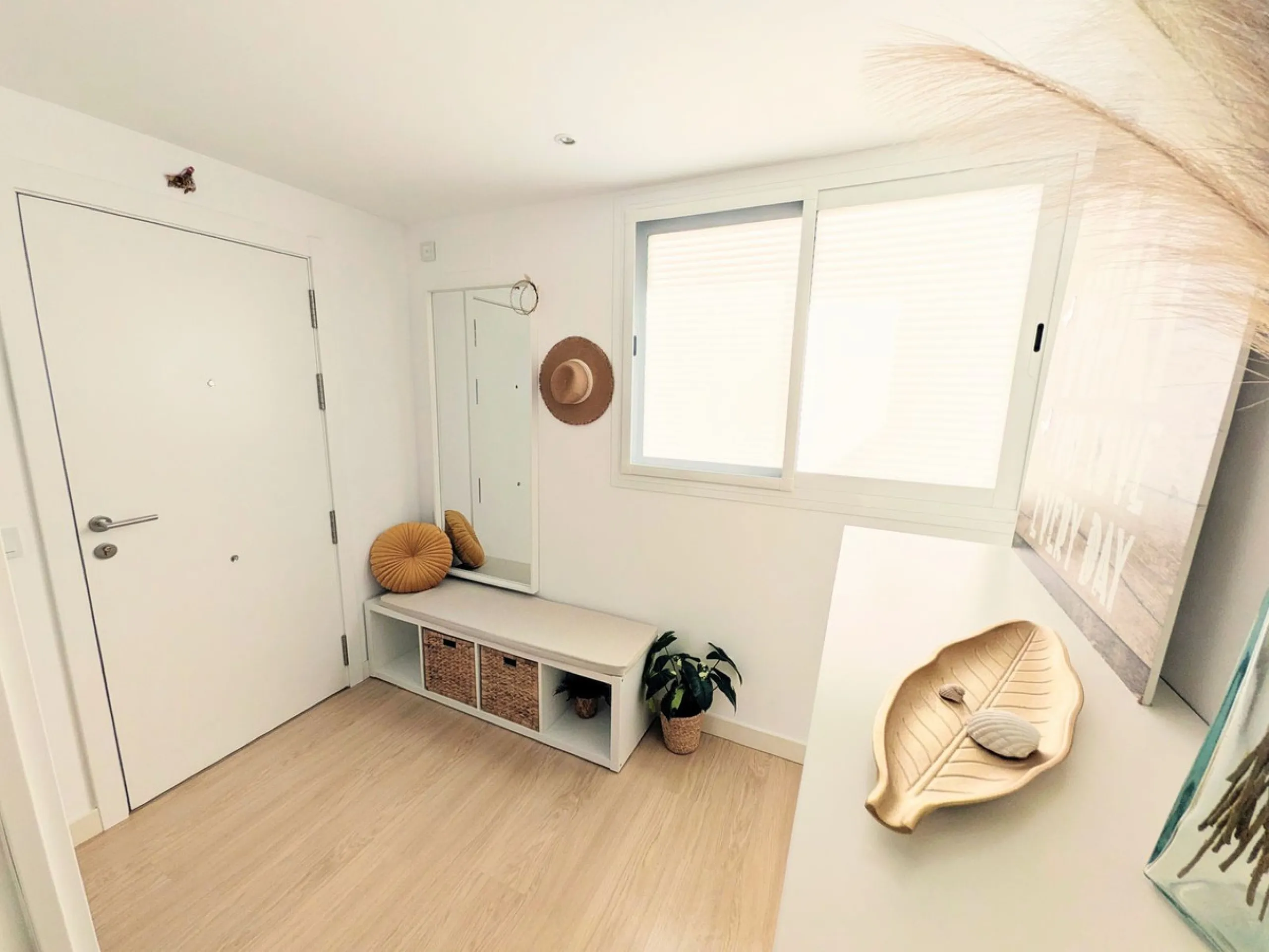 You are facing a great opportunity. Exclusive new-build duplex penthouse with solarium and panoramic views in the heart of Estepona