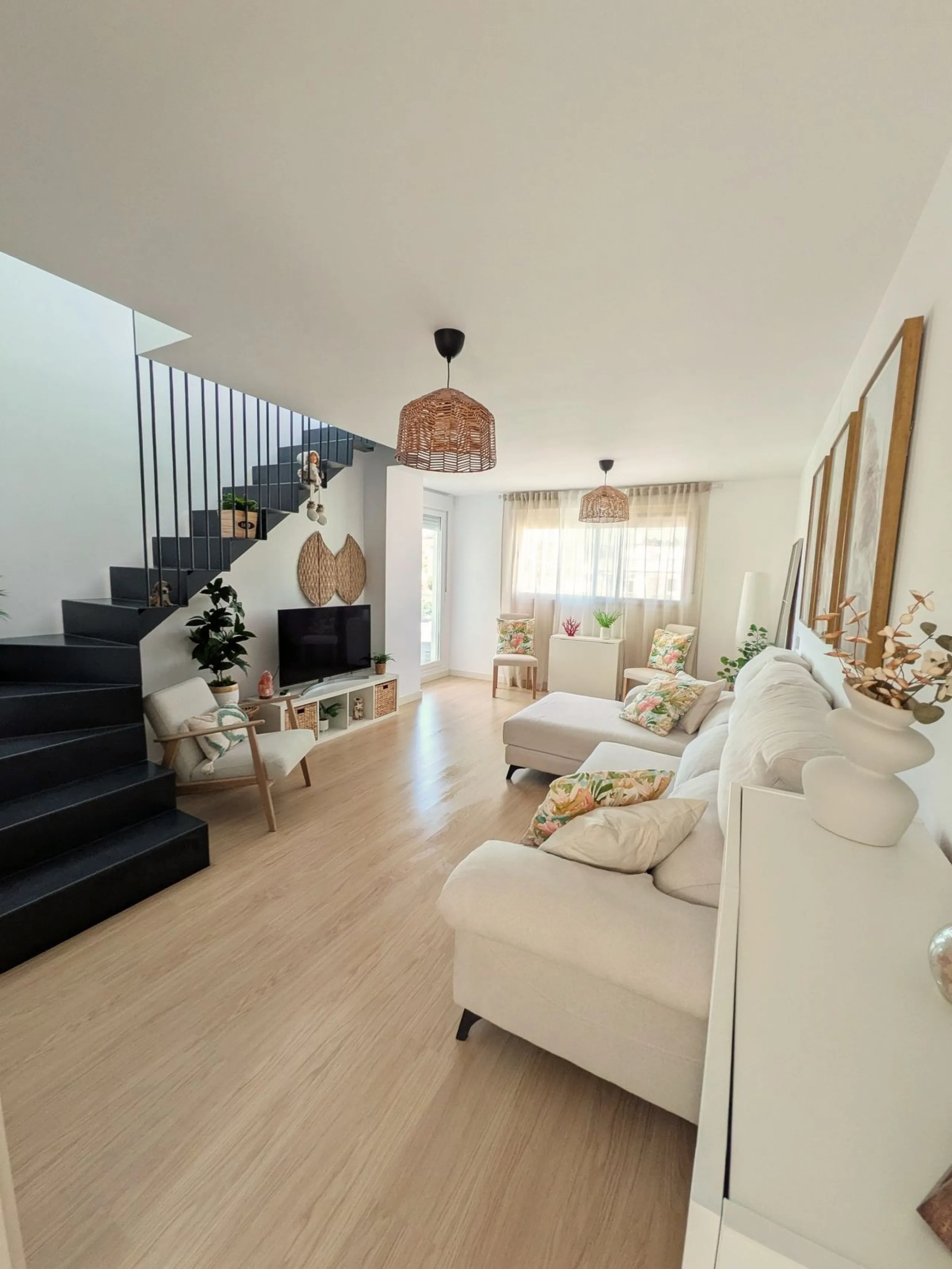 You are facing a great opportunity. Exclusive new-build duplex penthouse with solarium and panoramic views in the heart of Estepona