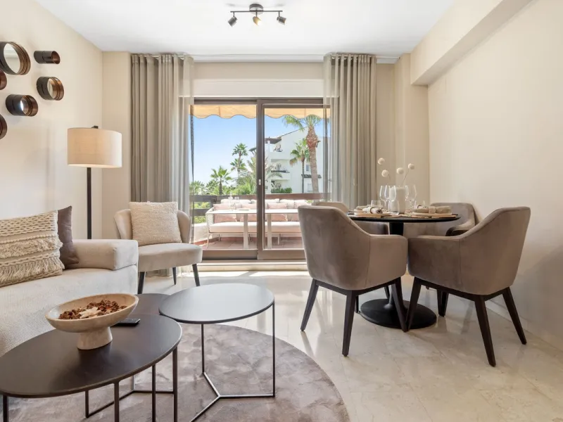 Beautiful 2-bedroom apartment located in the sought-after beachfront urbanisation Costalita del Sol in Estepona.