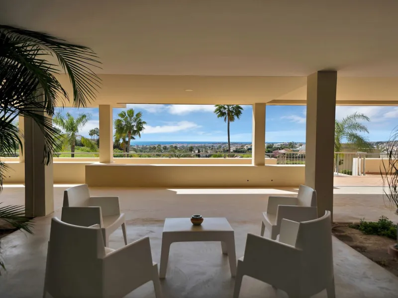 Stunning 3-Bedroom Apartment with Panoramic Views.