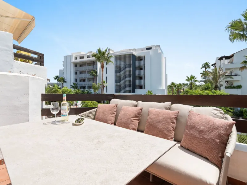 Beautiful 2-bedroom apartment located in the sought-after beachfront urbanisation Costalita del Sol in Estepona.