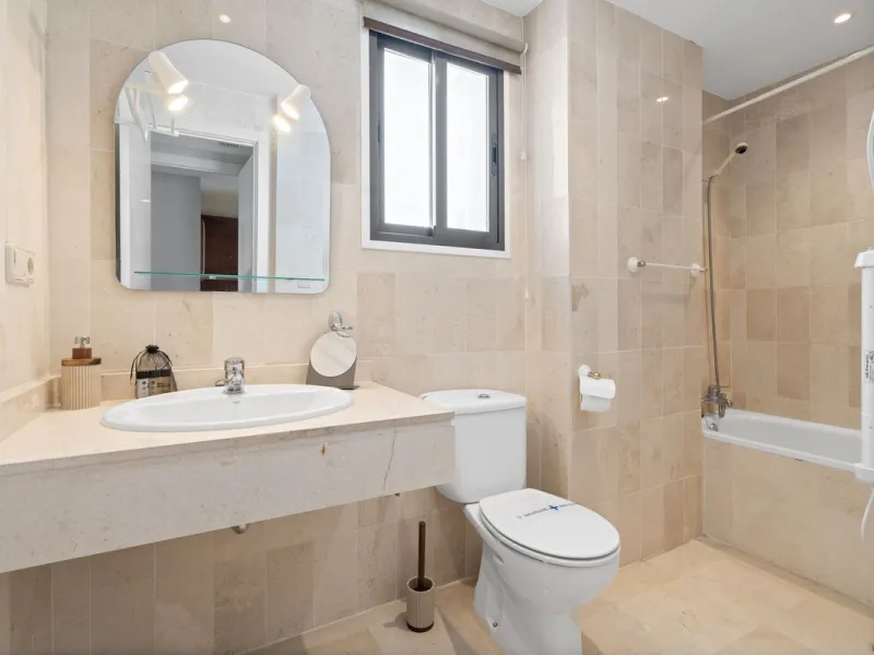 Beautiful 2-bedroom apartment located in the sought-after beachfront urbanisation Costalita del Sol in Estepona.