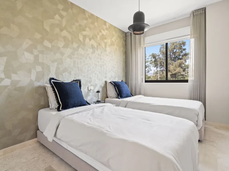 Beautiful 2-bedroom apartment located in the sought-after beachfront urbanisation Costalita del Sol in Estepona.