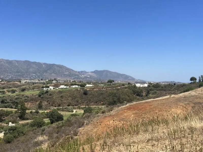 Located within the prestigious La Cala Golf Resort in Mijas, Málaga, Plot B8 (SUP.R-15) represents a prime development opportunity for a boutique residential complex of 44 detached villas surrounded by nature and panoramic golf views. The plot has a total