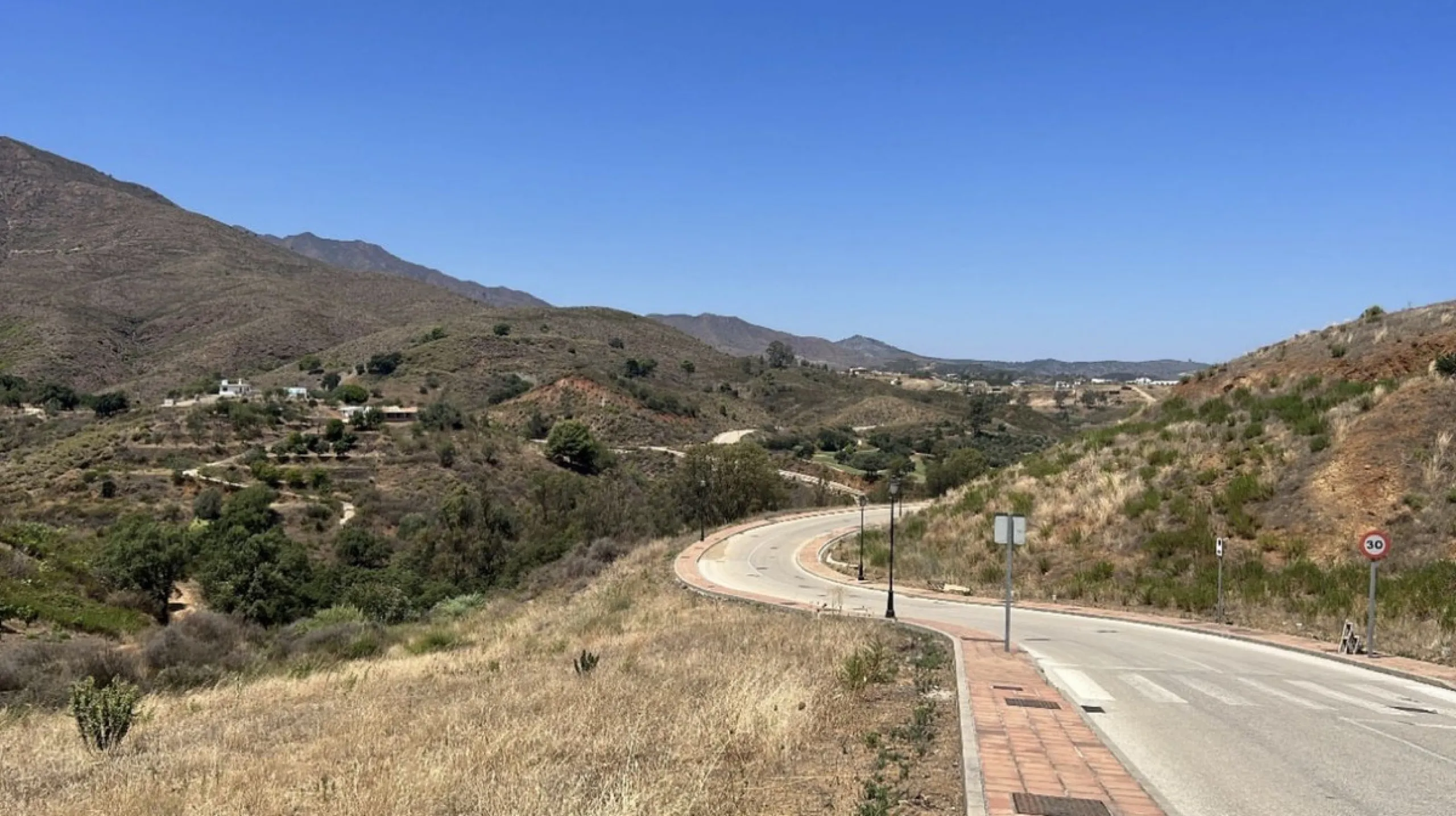Located within the prestigious La Cala Golf Resort in Mijas, Málaga, Plot B8 (SUP.R-15) represents a prime development opportunity for a boutique residential complex of 44 detached villas surrounded by nature and panoramic golf views. The plot has a total