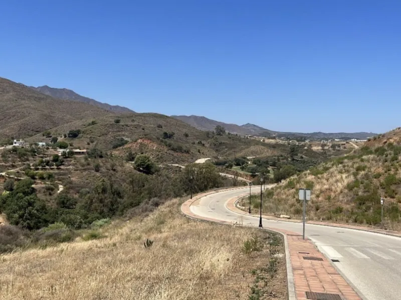 Located within the prestigious La Cala Golf Resort in Mijas, Málaga, Plot B8 (SUP.R-15) represents a prime development opportunity for a boutique residential complex of 44 detached villas surrounded by nature and panoramic golf views. The plot has a total
