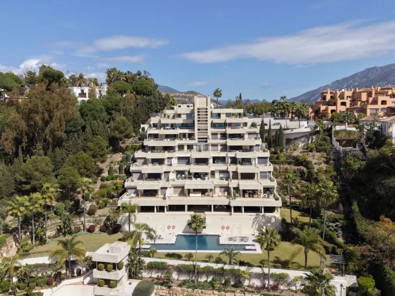 Stunning 3-Bedroom Apartment with Panoramic Views.