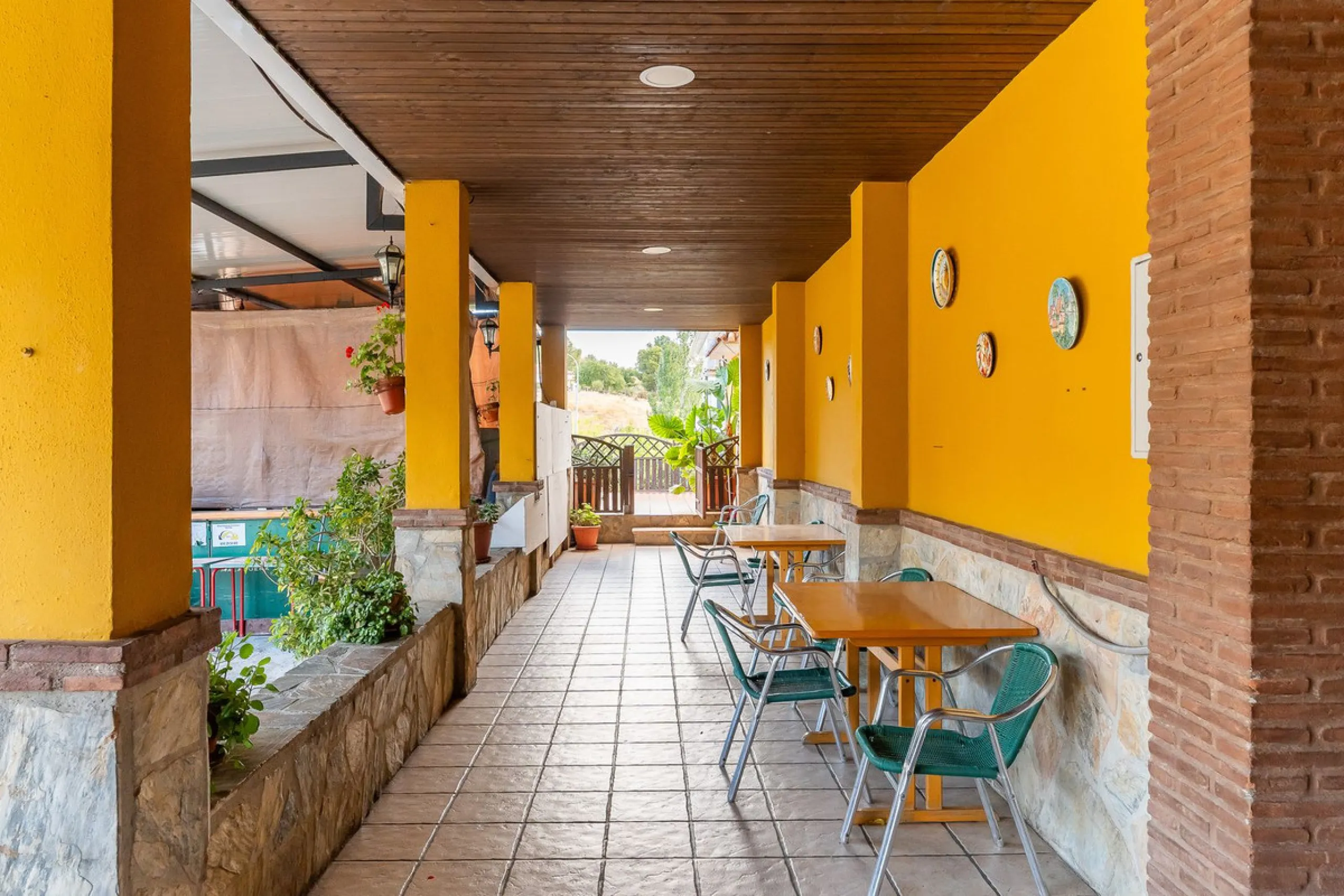 One of the most emblematic restaurants in the area is now for sale — a well-established business, fully operational and highly regarded throughout the region.
