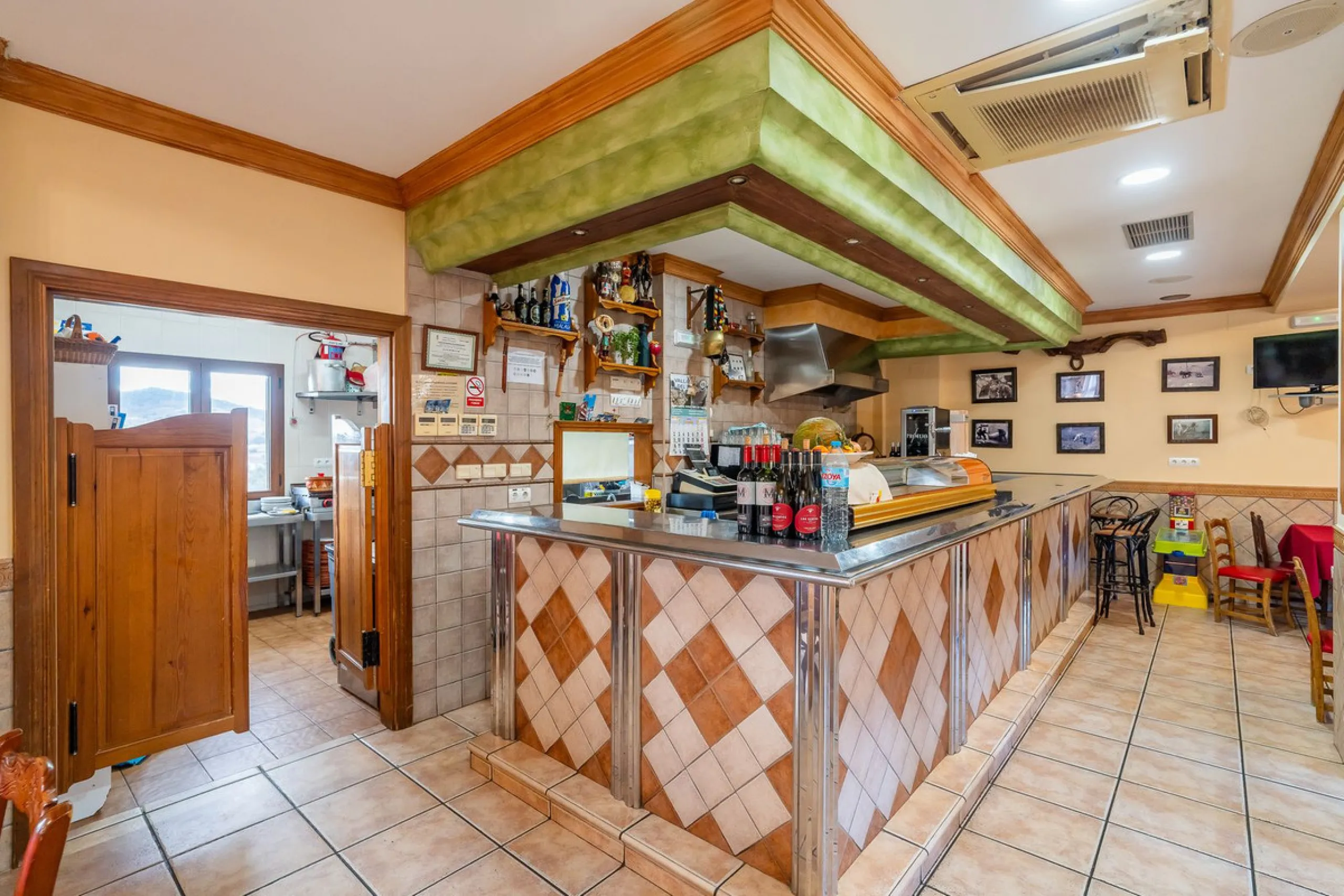 One of the most emblematic restaurants in the area is now for sale — a well-established business, fully operational and highly regarded throughout the region.