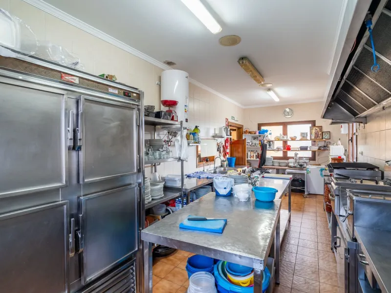 One of the most emblematic restaurants in the area is now for sale — a well-established business, fully operational and highly regarded throughout the region.
