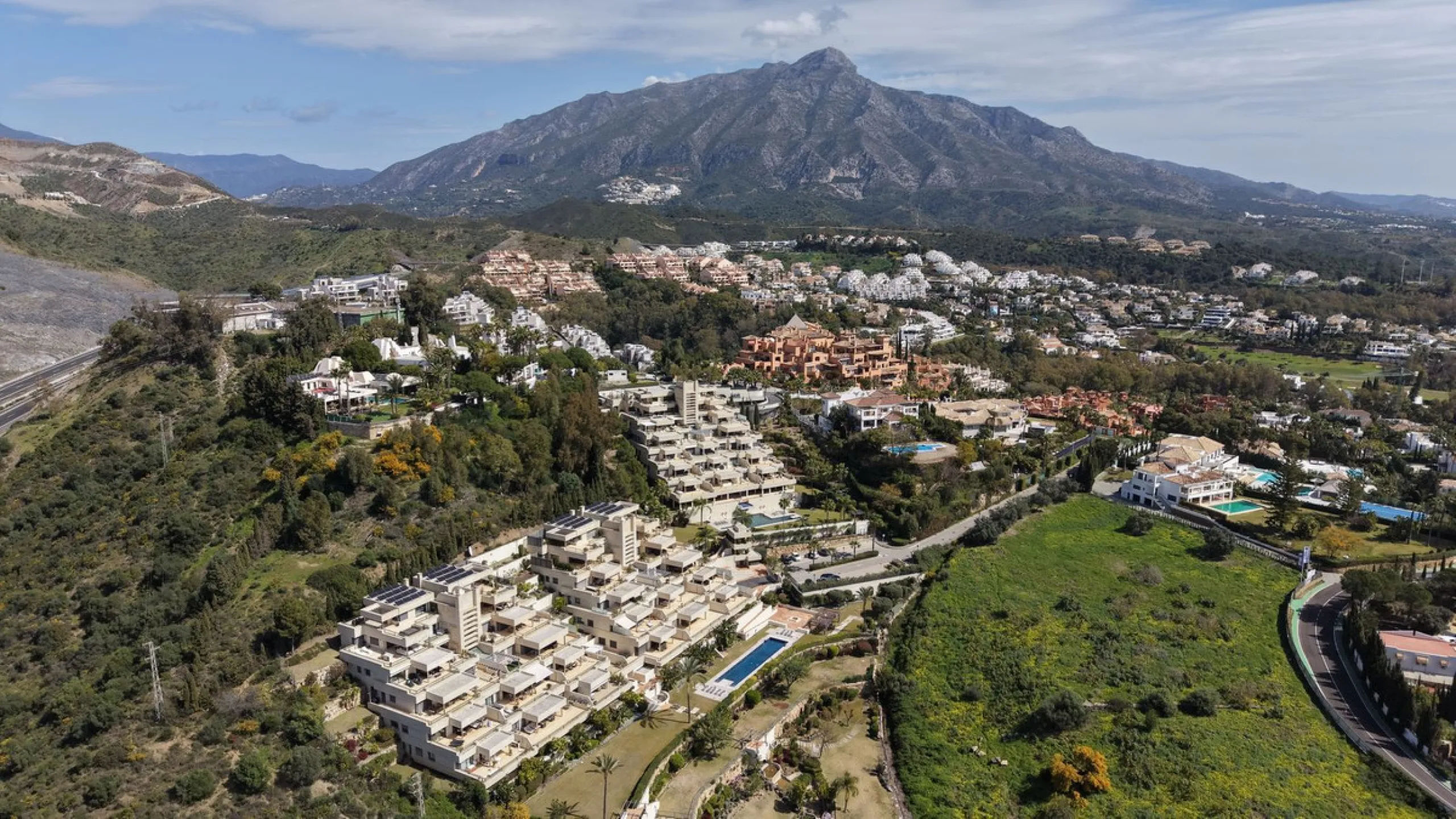 Stunning 3-Bedroom Apartment with Panoramic Views.