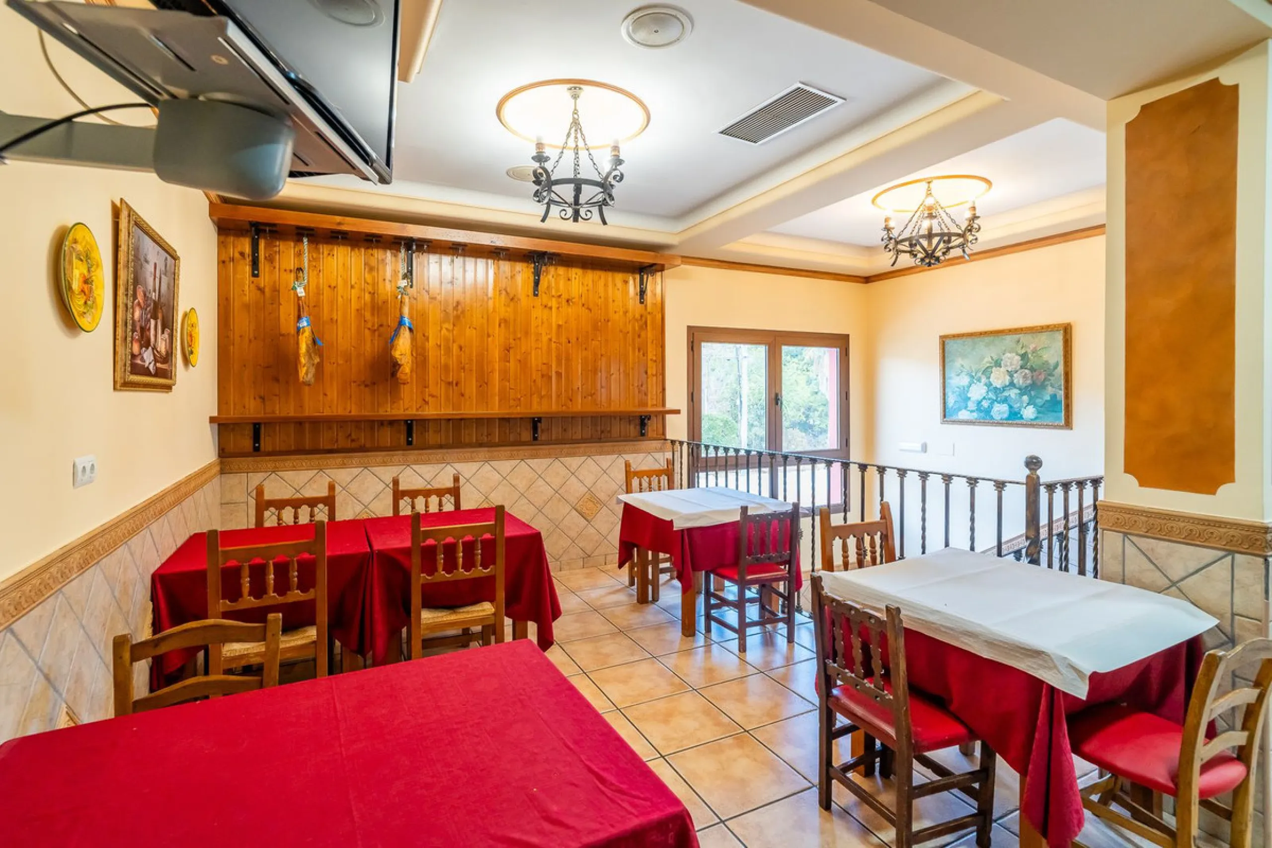 One of the most emblematic restaurants in the area is now for sale — a well-established business, fully operational and highly regarded throughout the region.