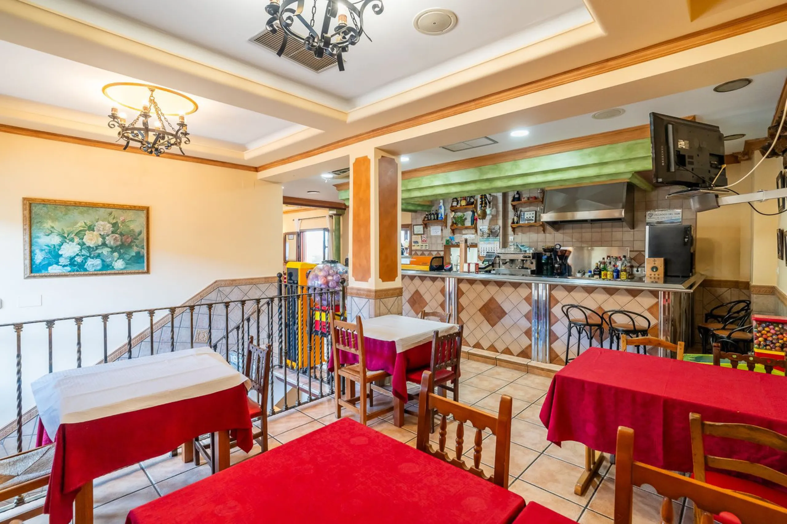 One of the most emblematic restaurants in the area is now for sale — a well-established business, fully operational and highly regarded throughout the region.
