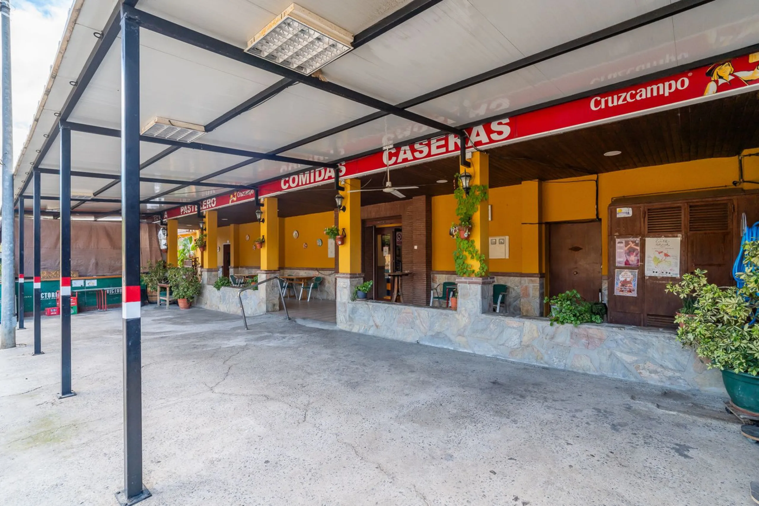 One of the most emblematic restaurants in the area is now for sale — a well-established business, fully operational and highly regarded throughout the region.