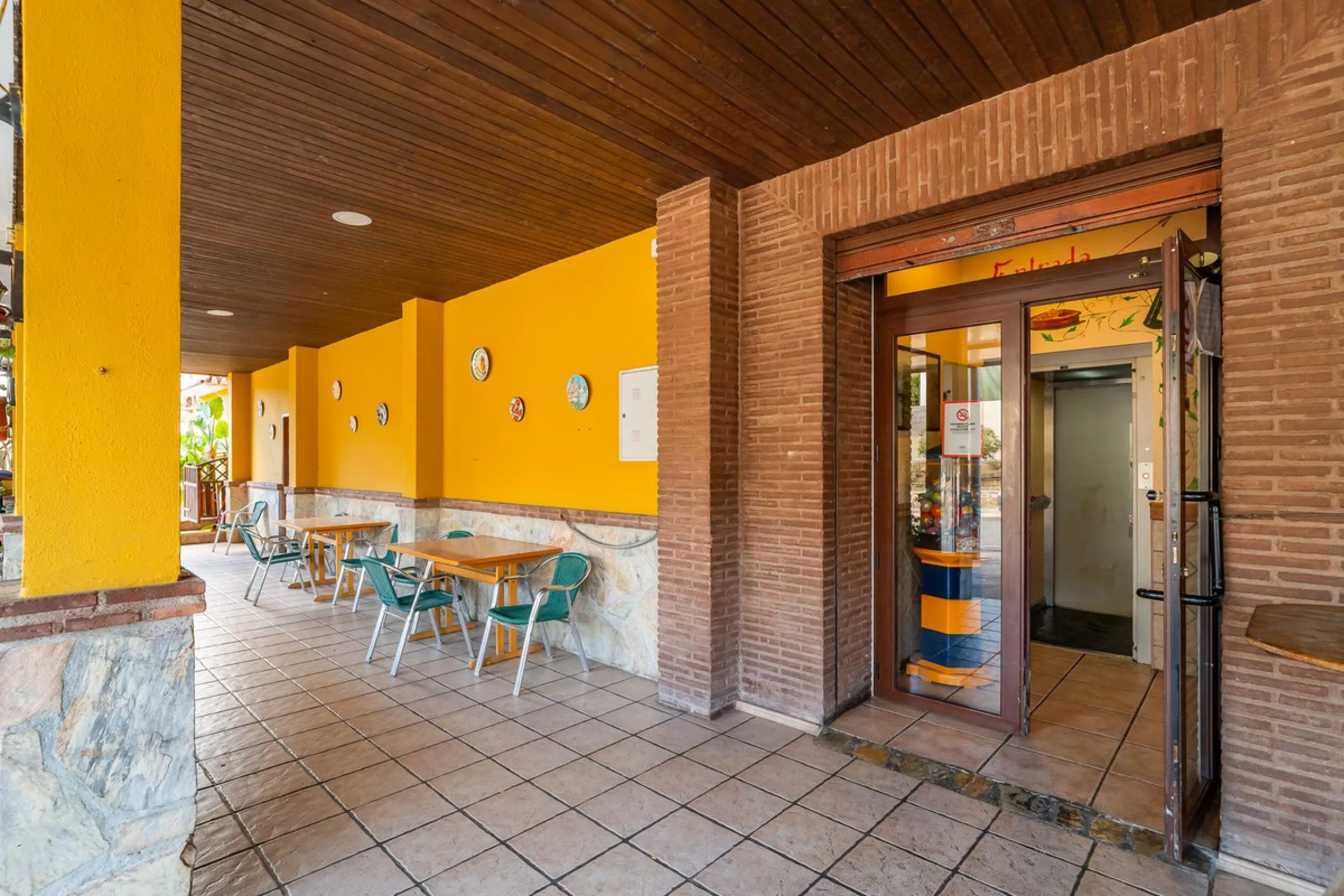 One of the most emblematic restaurants in the area is now for sale — a well-established business, fully operational and highly regarded throughout the region.