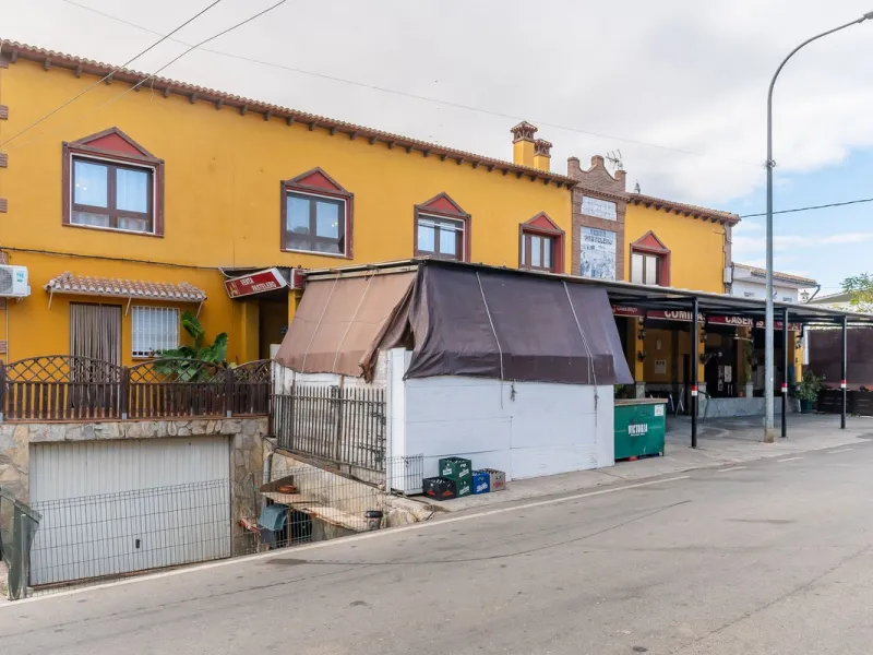 One of the most emblematic restaurants in the area is now for sale — a well-established business, fully operational and highly regarded throughout the region.