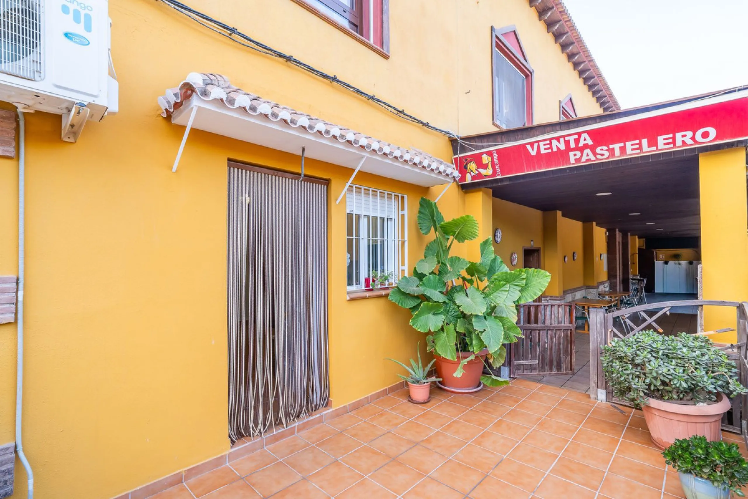 One of the most emblematic restaurants in the area is now for sale — a well-established business, fully operational and highly regarded throughout the region.