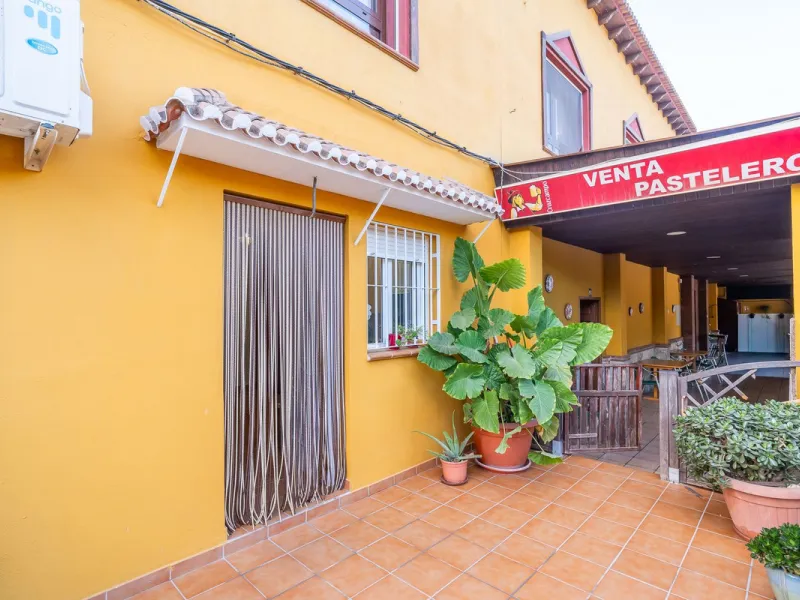 One of the most emblematic restaurants in the area is now for sale — a well-established business, fully operational and highly regarded throughout the region.
