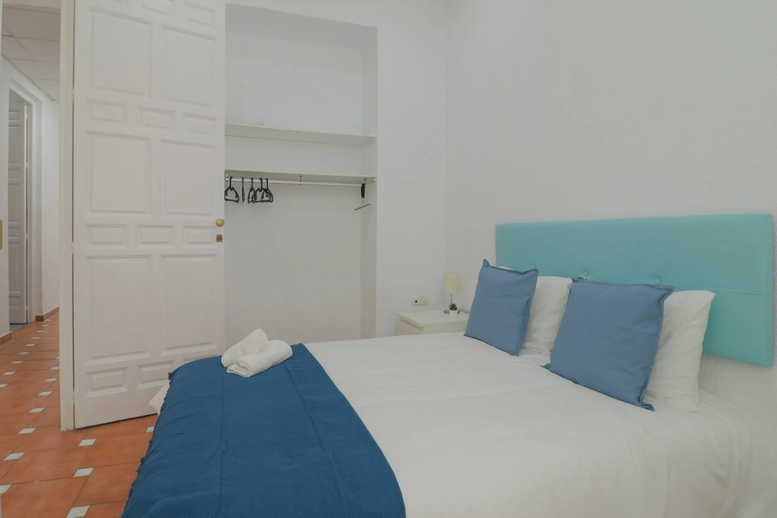 Spacious apartment for sale in a historic building in Plaza de la Merced, MálagaDiscover this spacious apartment for sale in Plaza de la Merced in a classic building with history, in one of the most emblematic areas of the historic center of Málaga. With 