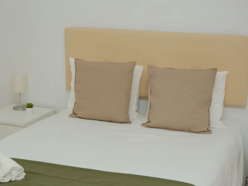 Spacious apartment for sale in a historic building in Plaza de la Merced, MálagaDiscover this spacious apartment for sale in Plaza de la Merced in a classic building with history, in one of the most emblematic areas of the historic center of Málaga. With 
