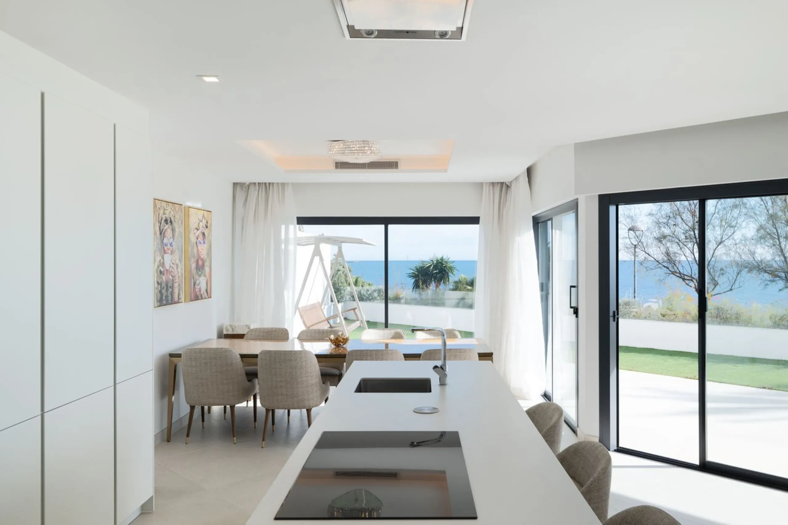 House - Townhouse в продаже в Estepona, Málaga. В доме 3 спален и 4 ванных комнат. Площадь дома 364 м². Площадь участка 108 м²