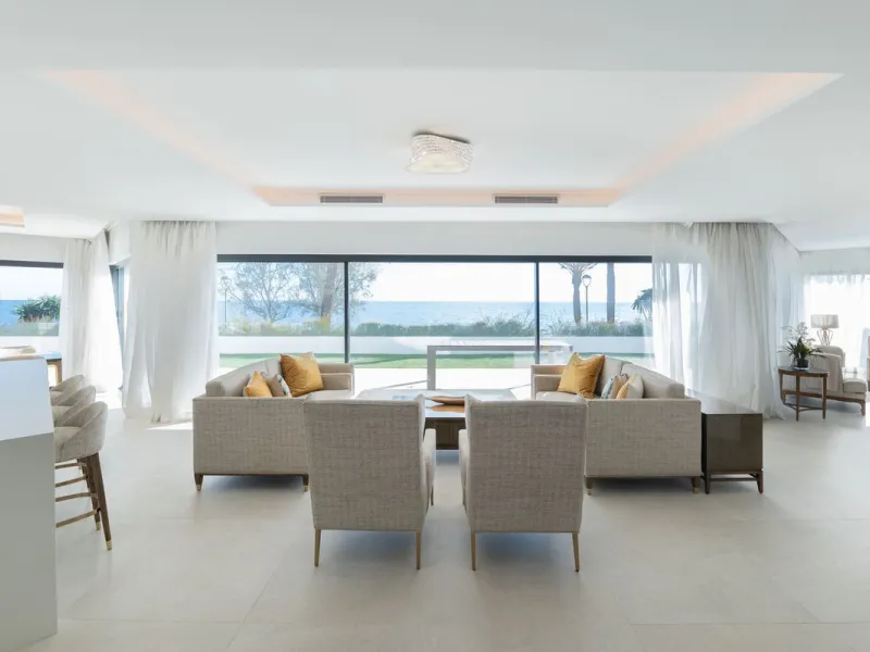 House - Townhouse в продаже в Estepona, Málaga. В доме 3 спален и 4 ванных комнат. Площадь дома 364 м². Площадь участка 108 м²