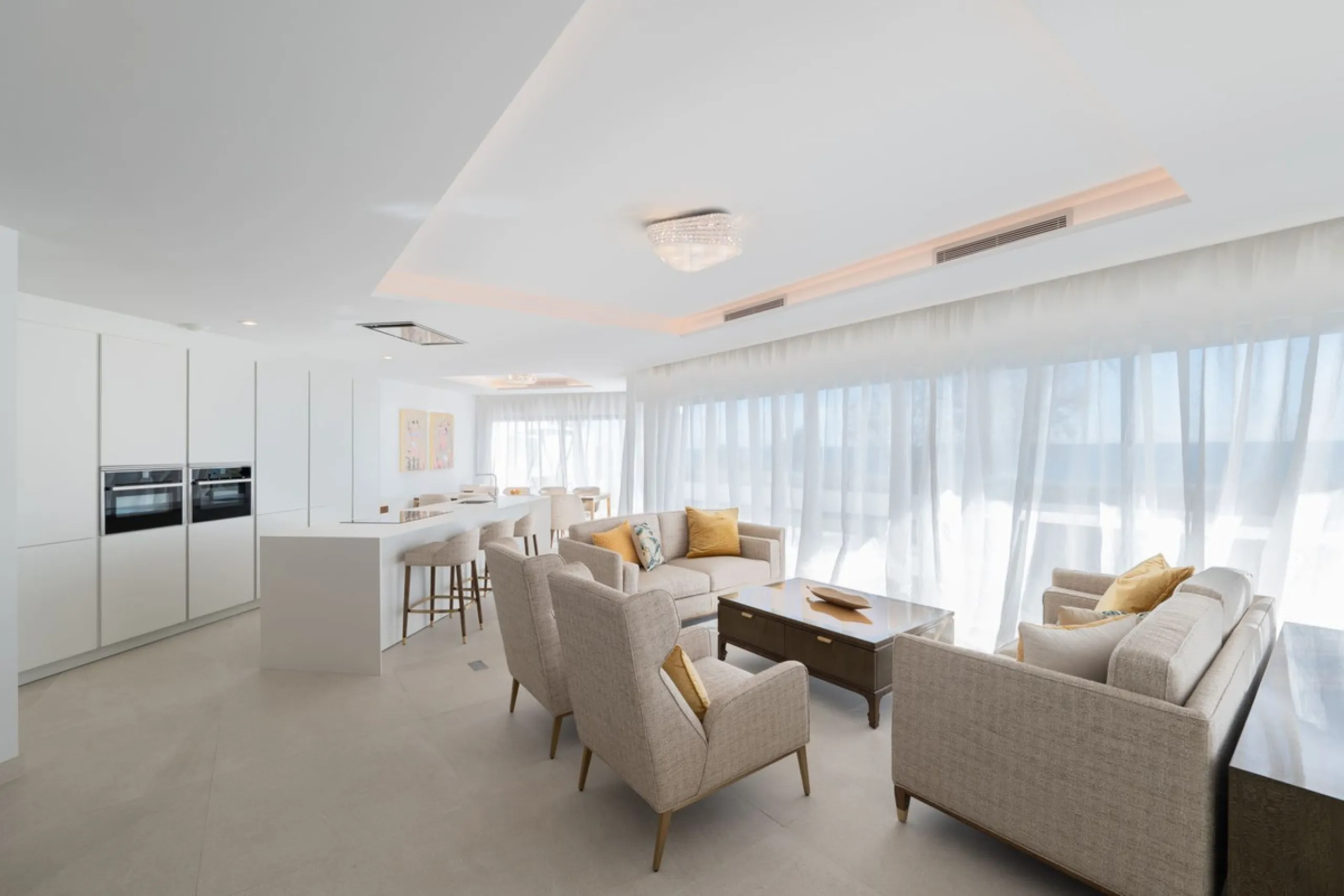 House - Townhouse в продаже в Estepona, Málaga. В доме 3 спален и 4 ванных комнат. Площадь дома 364 м². Площадь участка 108 м²
