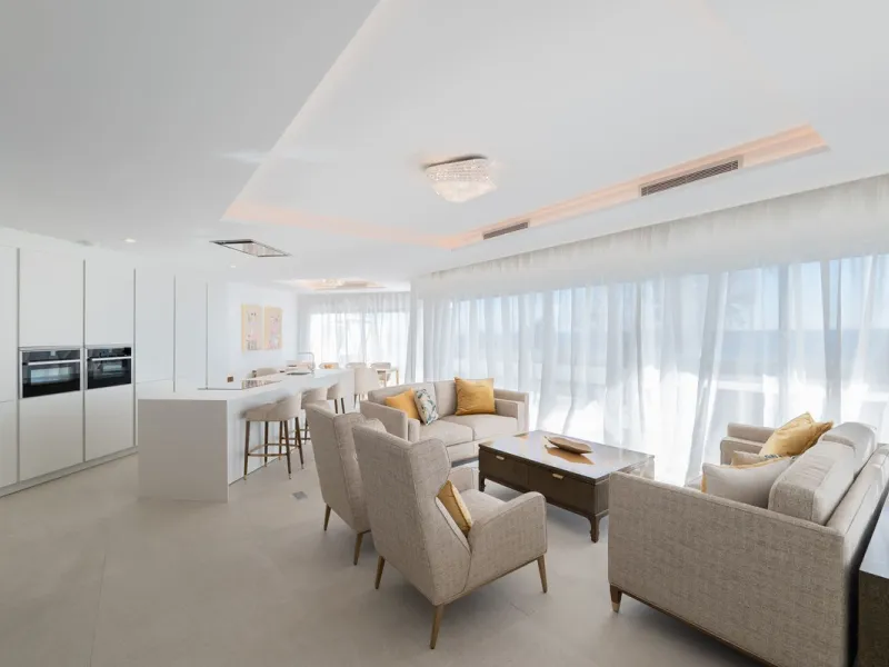 House - Townhouse в продаже в Estepona, Málaga. В доме 3 спален и 4 ванных комнат. Площадь дома 364 м². Площадь участка 108 м²