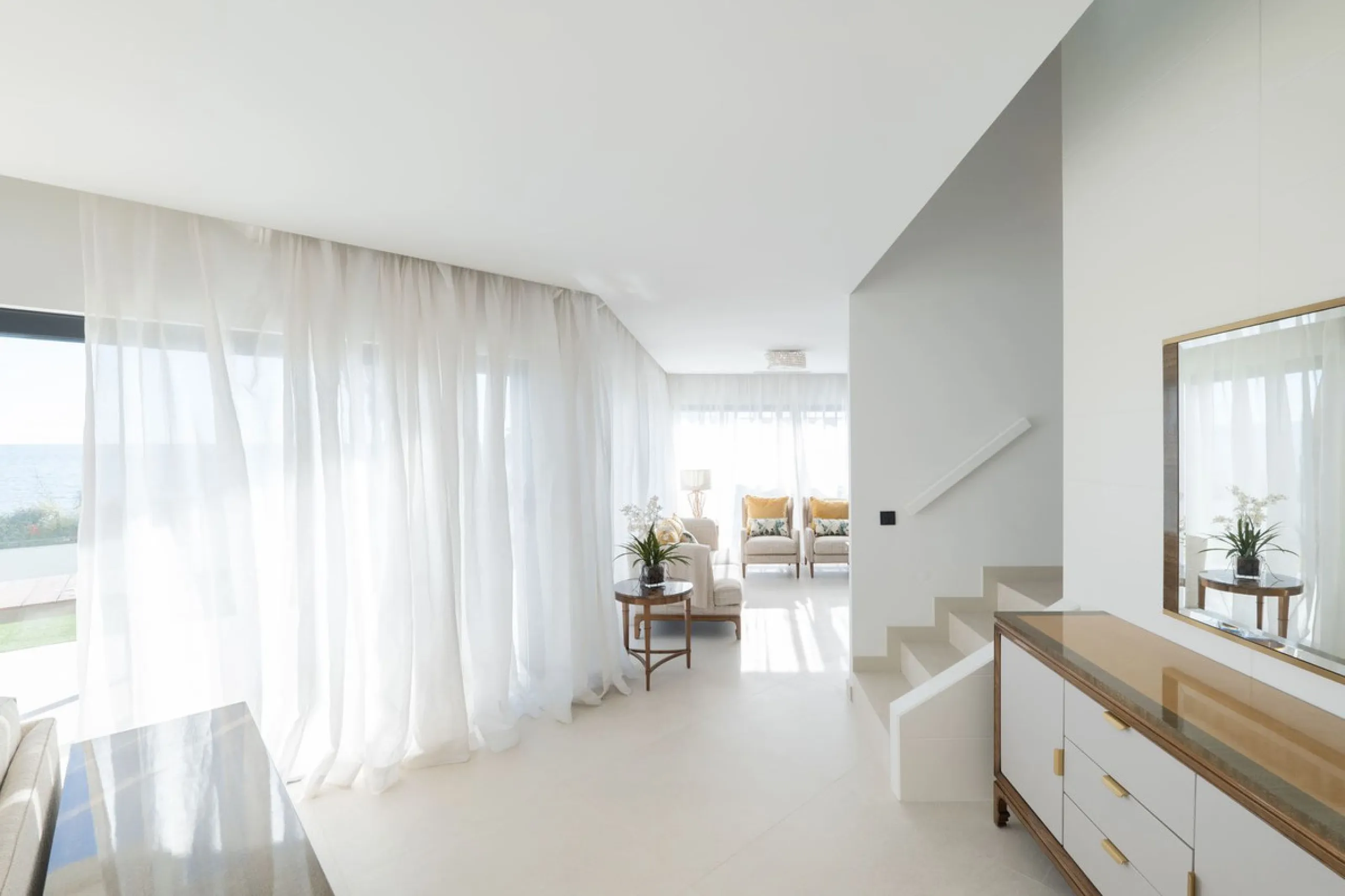 House - Townhouse в продаже в Estepona, Málaga. В доме 3 спален и 4 ванных комнат. Площадь дома 364 м². Площадь участка 108 м²
