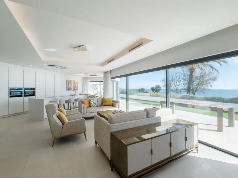 House - Townhouse в продаже в Estepona, Málaga. В доме 3 спален и 4 ванных комнат. Площадь дома 364 м². Площадь участка 108 м²