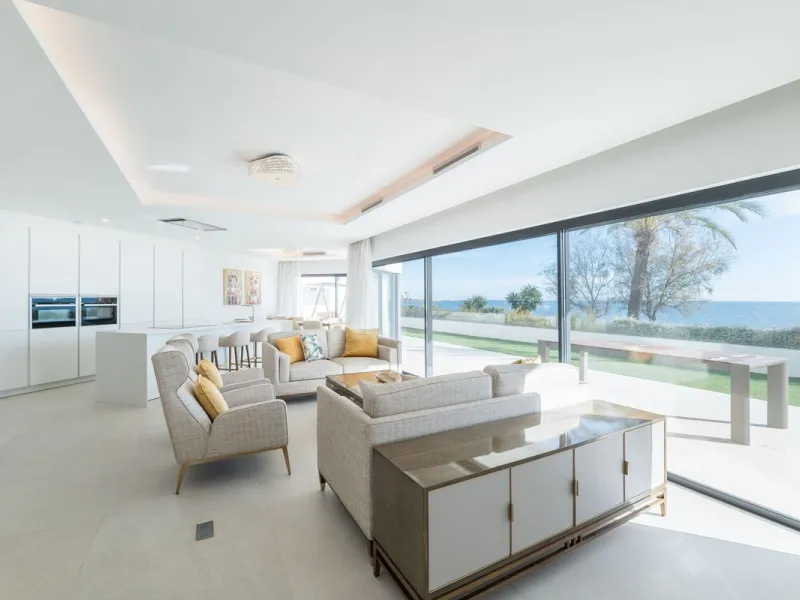 House - Townhouse в продаже в Estepona, Málaga. В доме 3 спален и 4 ванных комнат. Площадь дома 364 м². Площадь участка 108 м²