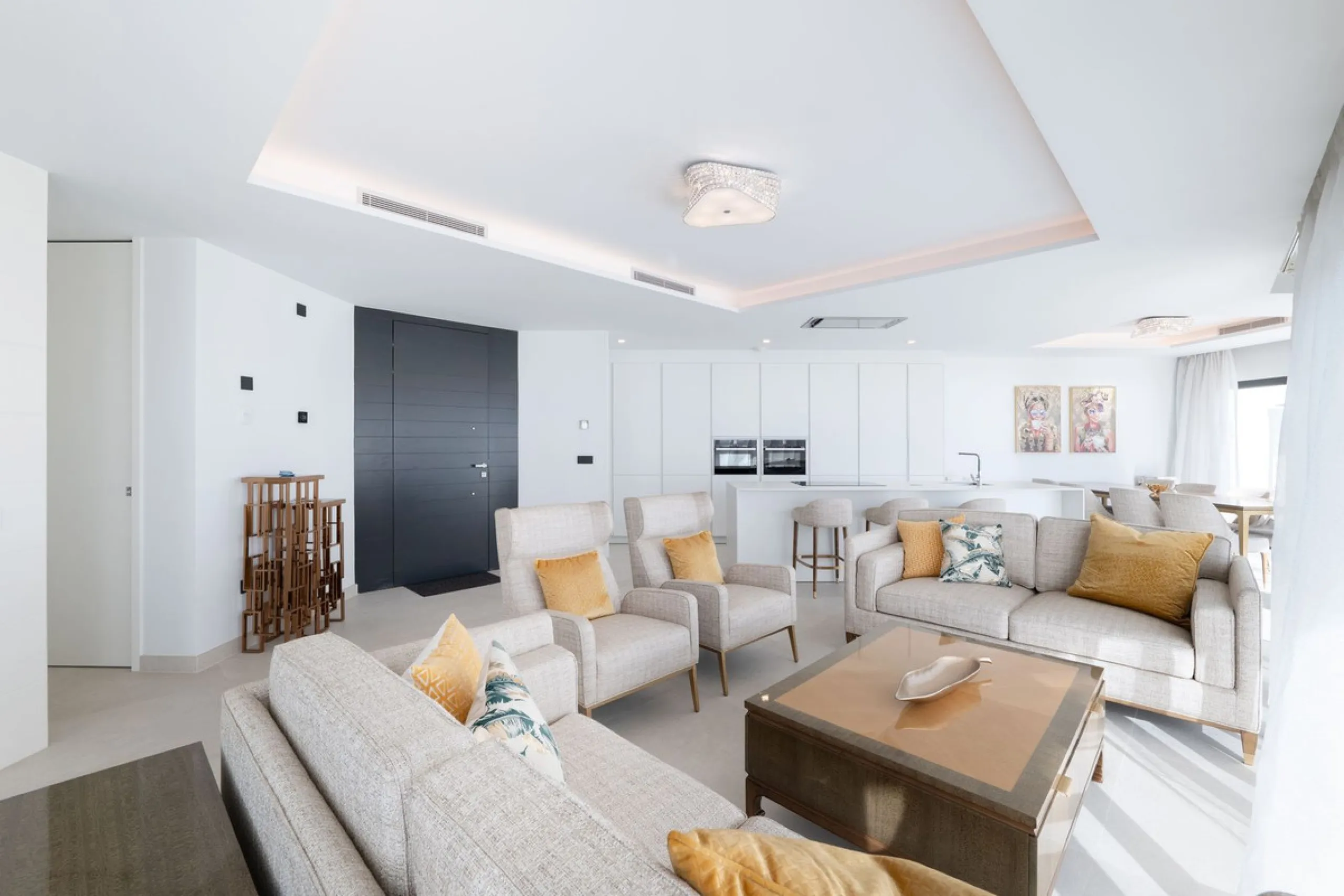 House - Townhouse в продаже в Estepona, Málaga. В доме 3 спален и 4 ванных комнат. Площадь дома 364 м². Площадь участка 108 м²