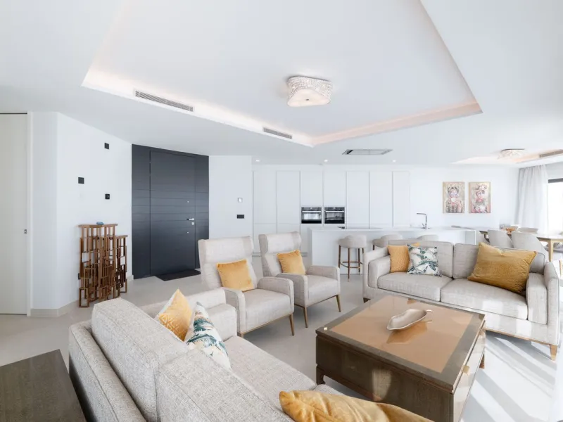 House - Townhouse в продаже в Estepona, Málaga. В доме 3 спален и 4 ванных комнат. Площадь дома 364 м². Площадь участка 108 м²