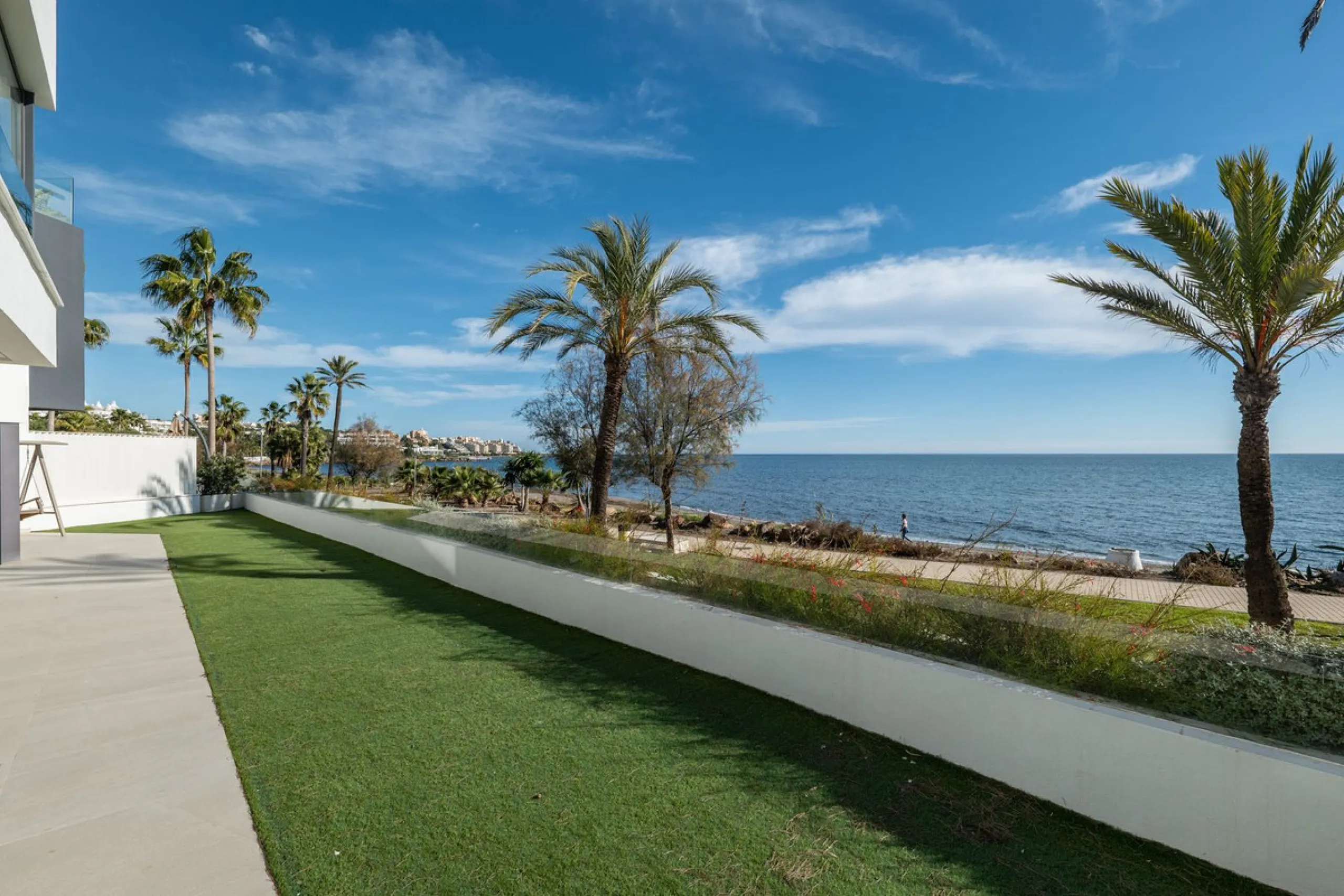 House - Townhouse в продаже в Estepona, Málaga. В доме 3 спален и 4 ванных комнат. Площадь дома 364 м². Площадь участка 108 м²