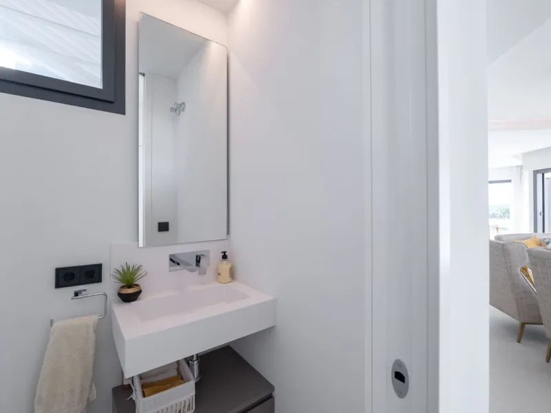 House - Townhouse в продаже в Estepona, Málaga. В доме 3 спален и 4 ванных комнат. Площадь дома 364 м². Площадь участка 108 м²