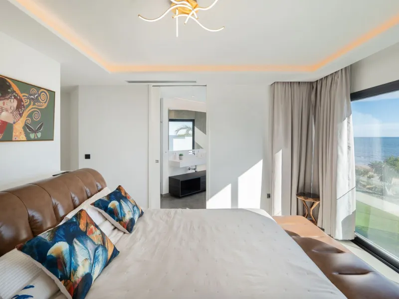 House - Townhouse в продаже в Estepona, Málaga. В доме 3 спален и 4 ванных комнат. Площадь дома 364 м². Площадь участка 108 м²