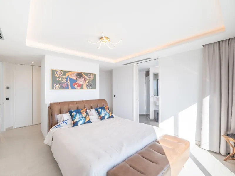 House - Townhouse в продаже в Estepona, Málaga. В доме 3 спален и 4 ванных комнат. Площадь дома 364 м². Площадь участка 108 м²