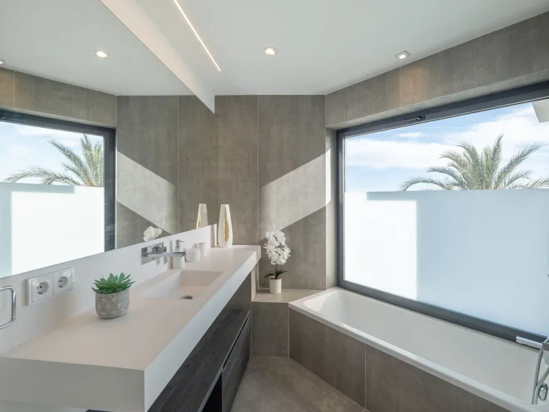 House - Townhouse в продаже в Estepona, Málaga. В доме 3 спален и 4 ванных комнат. Площадь дома 364 м². Площадь участка 108 м²