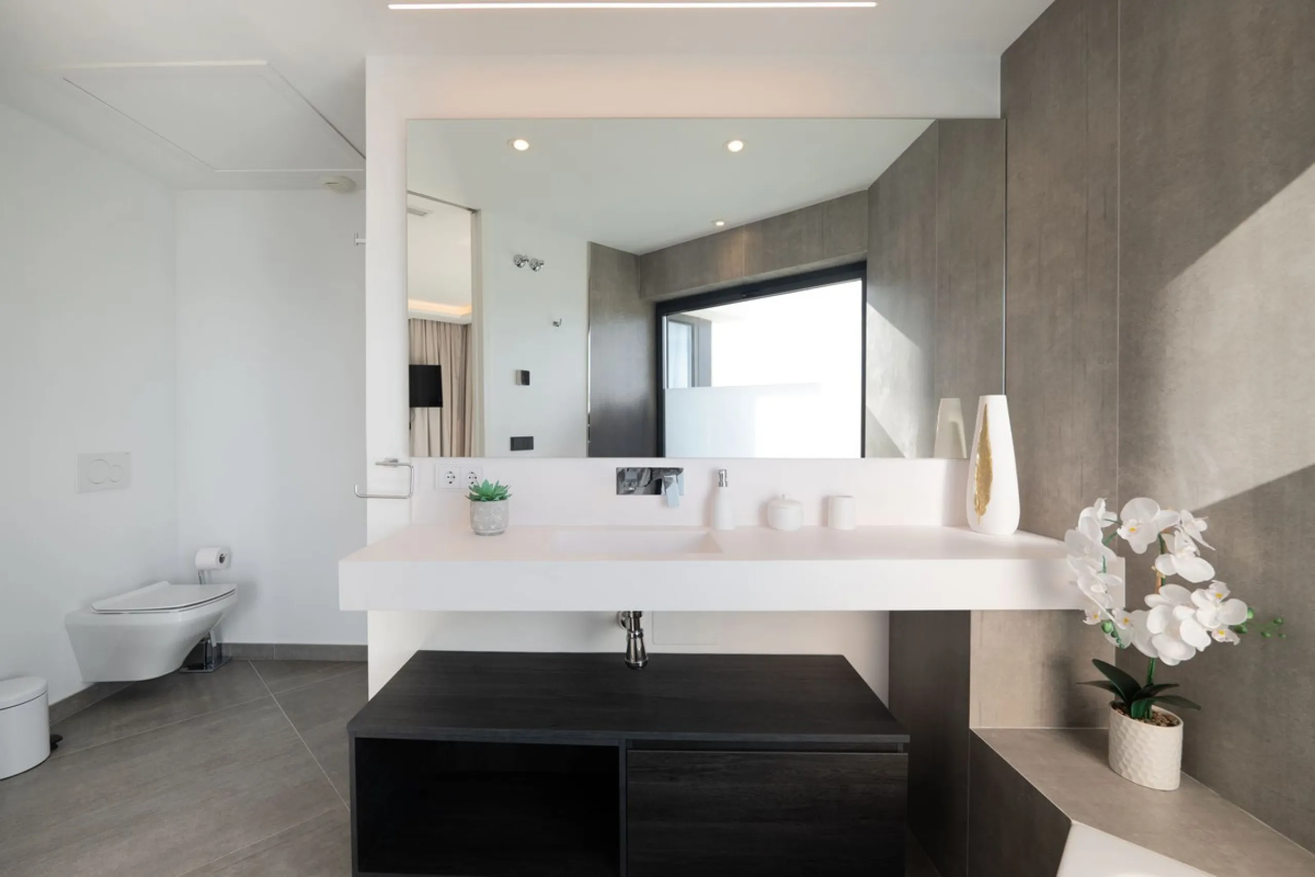 House - Townhouse в продаже в Estepona, Málaga. В доме 3 спален и 4 ванных комнат. Площадь дома 364 м². Площадь участка 108 м²